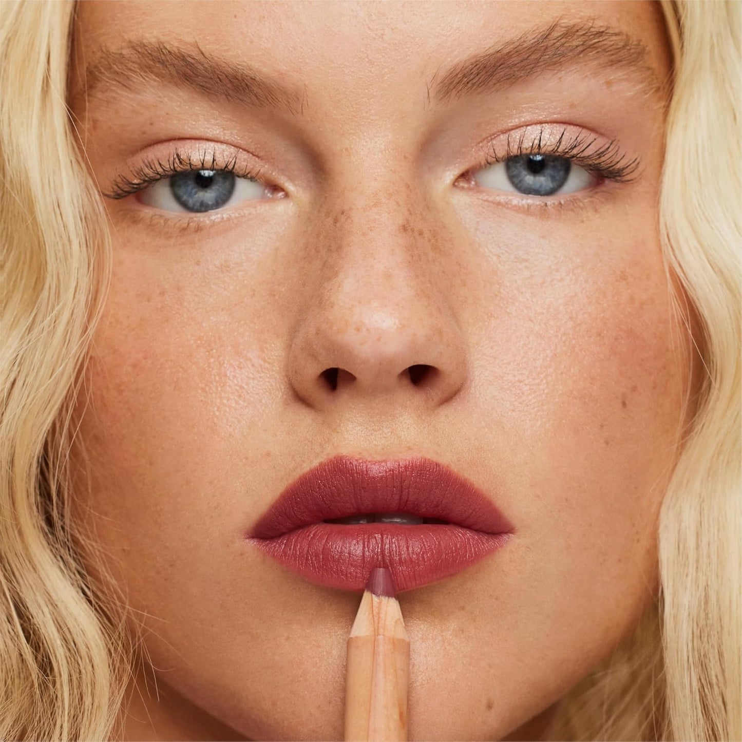 ILIA - Lip Sketch Hydrating Crayon | Hydrate, Plump, Smooth, Strengthen | Long Lasting up to 12-Hours, Bleed-Resistant, Soft-Matte | Barrier-Building, Non-Toxic, Cruelty-Free (Gala)